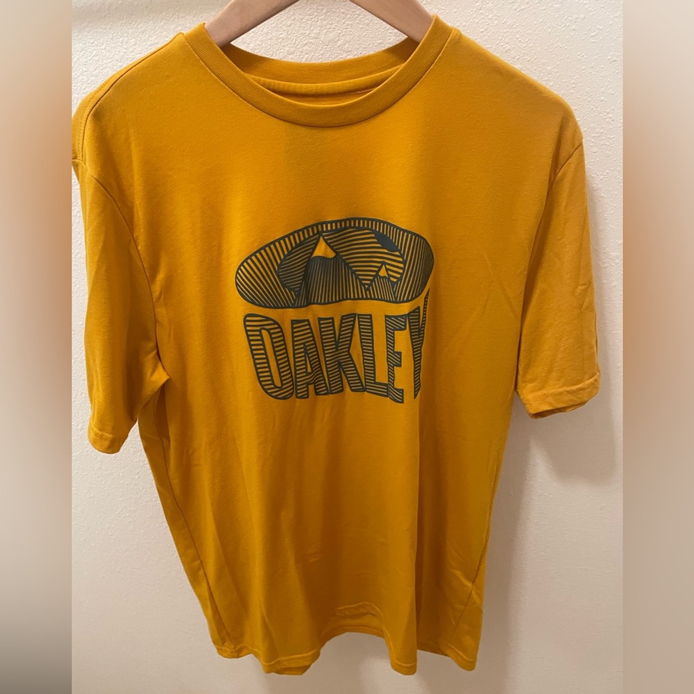 Oakley L mens shirt never worn fall 2023